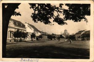 Párkány, Parkan, Stúrovo; Celk. pohlad, Lekarem / tér, gyógyszertár, esztergomi Bazilika / square, pharmacy, Basilica (gyűrődések / creases)