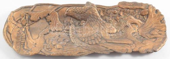 Szecessziós, hosszúkás formájú dísztál, sólyom és florális motívumos díszítéssel, bronzírozott fém, cca. XX. század eleje, 26x9,5 cm