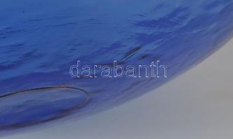 Királykék színű üveg asztalközép kínáló. Anyagában színezett, hibátlan, d: 29,5 cm