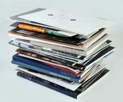 Nagy vegyes művészeti katalógus tétel, kb. 45 db. Jó állapotban.