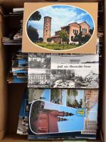 Egy cipősdoboznyi MODERN külföldi város képeslap / A shoe box of modern foreign town postcards