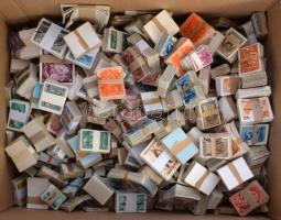 Kb 300-350 db főleg régi magyar bündli dobozban ömlesztve