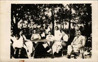 Hegyeshalom, Meszlényi Sándor hódmezővásárhelyi földbirtokos és családja. photo (fl)