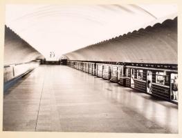 Orosz metrót bemutató fotóalbum, 22 db fotóval, 18×23 cm