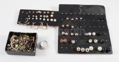 Zacskónyi vegyes bizsu tétel, közte ezüst (Ag) gyűrű