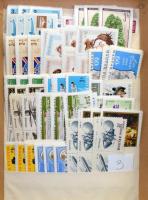 Több mint 300 db magyar sor az 1960-1980 közötti időszakból 6 db berakólapon, dobozban