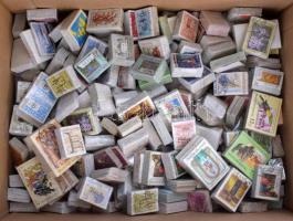 Kb 300-350 db modern magyar bündli dobozban ömlesztve, sok 1991 utáni