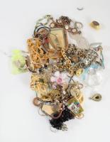 Kis doboznyi sokdarabos vegyes bizsu tétel.