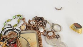 Kis doboznyi sokdarabos vegyes bizsu tétel