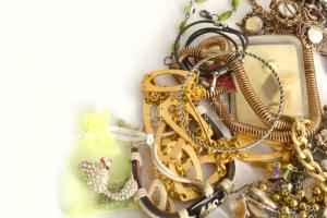 Kis doboznyi sokdarabos vegyes bizsu tétel