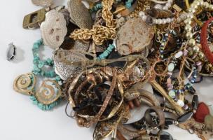 Kis doboznyi sokdarabos vegyes bizsu tétel