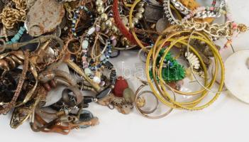 Kis doboznyi sokdarabos vegyes bizsu tétel