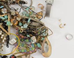 Kis doboznyi sokdarabos vegyes bizsu tétel