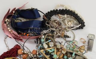 Kis doboznyi sokdarabos vegyes bizsu tétel