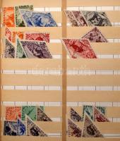 Vegyes külföldi bélyegek berakólapokon, kb 3-4 ezer darab bélyeg, benne Korea, Libéria, Mongólia, Je...