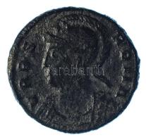 Római Birodalom 330-333 / I. Constantinus / Thesszaloniki / AE Follis (2,08g) T:XF,VF Roman Empire 330-333 / Constantine I / Thessalonica / AE Follis "VRBS ROMA / SMTS epsilon" wolf left with Romulus and Remus, two stars above (2,08g) C:XF,VF RIC VII 187