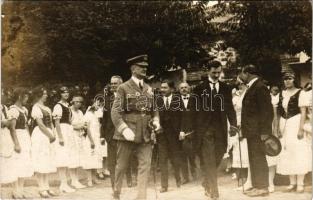 1929 Cegléd, Horthy Miklós kormányzó távozik a Faluszövetség kiállításáról Csáky honvédelmi miniszte...