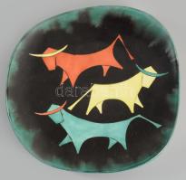 Bodrogkeresztúri bikás dísztál, hátoldalán lepattanással, 21x22 cm