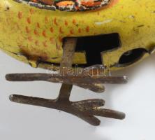 Lemezárugyár csipegető csibe, kopásnyomokkal, kulcs nélkül, 4×5 cm