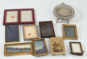 10 darab kisméretű képkeret, közte antik darabbal.