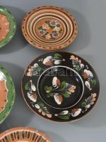 5 darab népi kerámia tányér, d: 24 cm alatt
