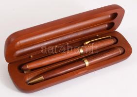 Fa dísztoll pár, töltőtoll és golyóstoll, tartóban