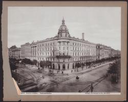 cca 1900 Budapest VIII. Kerepesi út, Nemzeti színház és bérháza, villamosok, Szikszay Ferenc étterme, papírlapra ragasztott fotó, Stengel &amp; Co., sérüléssel, 21×28 cm