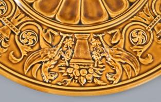 Schütz Cilli dísztál, jelzett, sérüléssel, d: 32 cm