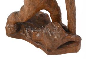 Faragott fa munkás szobor, m: 21 cm