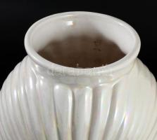 Irizáló felületű váza, hibátlan, m: 26 cm