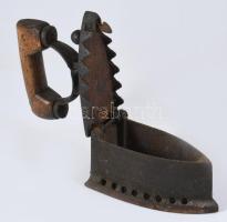 Régi szenes vasaló, 14x16 cm