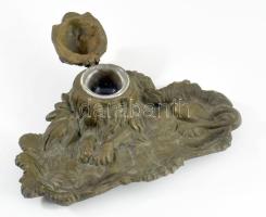 Öntött bronz oroszlán figurás tintatartó, sérült betéttel, h: 20 cm