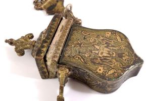 Antik fém gyufatartó(?), láncon, 8x4 cm, lánccal h: 40 cm