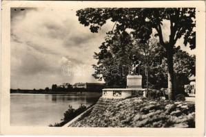 Ungvár, Uzshorod, Uzhhorod, Uzhorod; rakpart, szobor / riverside, statue