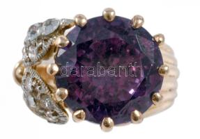 Arany (Au) 18K gyűrű kövekkel díszítve, jelzett, méret: 48, bruttó: 8,9 g