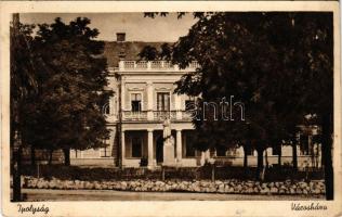 1940 Ipolyság, Sahy; Városháza. Tóth és Brza kiadása / town hall + "IPOLYSÁG - PÁRKÁNY-NÁNA 46" vasúti mozgóposta bélyegző (EK)