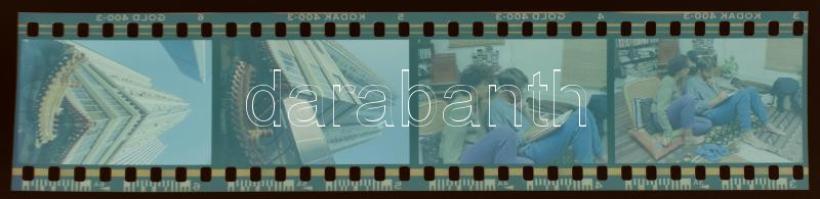 Kölcsényi Zoltán: Hongkong útiképek kb 1980 kb 40 db fotó negatív kocka, tartóban 

Zoltán Kölcsén...