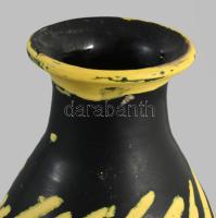 Gorka Lívia sárga-fekete mintás váza. Jelzett, pattogzásokkal, m: 19 cm