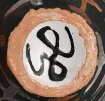 Gorka Lívia vonalazott mintás edény. Jelzett, hibátlan, m: 9 cm