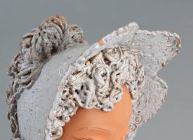 Lászlop jelzéssel: Hölgy büszt. Jelzett, kis kopással, m: 18 cm