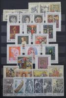 Festmény motívum összeállítás A4-es berakóban, benne sorok, blokkok, FDC-k, sok csehszlovák és japán...