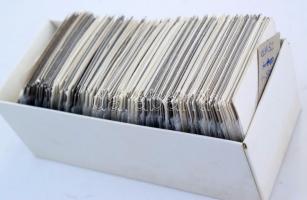 Óriási tasakos rendező nagy kartondobozban, benne Franciaország, Anglia, Olaszország, Argentína, Aus...