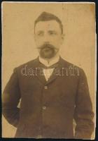 cca 1890 Férfiportré, keményhátú fotó, vágott karton, 17,5×12,5 cm