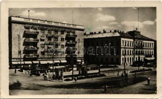 1955 Debrecen, utcarészlet, villamos, MÁV Igazgatóság, Néplap Kiadóhivatal, cipőüzlet. Képzőművészeti Alap (EB)