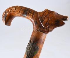 Régi túrabot, rajta 18 darab címkével, h: 88 cm