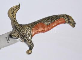 Dísztőr, növényi ornamentikával díszítve, h: 54 cm