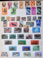 Magyar és külföldi bélyegek 8 lapos Leuchtturm A4-es berakóban