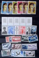 Külföldi bélyegek, közte sorok, blokkok, sok francia és gyarmati postatiszta érdekes, vegyes anyag 8...