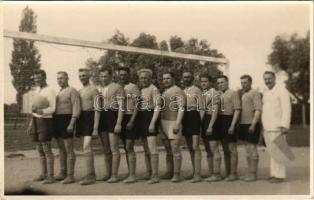 Labdarúgó csapat csoportkép, focisták / football team players. sport photo