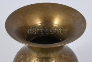 Réz váza, vésett mintával, m: 10 cm